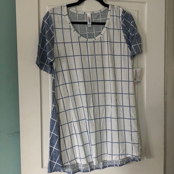 Medium LuLaRoe Perfect T - Picture 1 of 6
